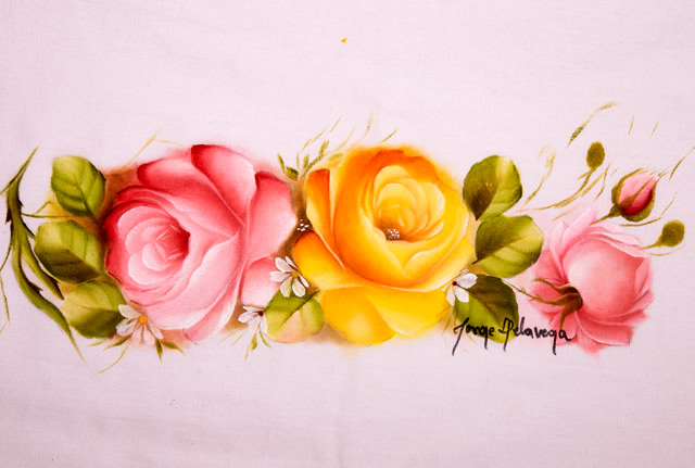 como pintar rosas em tecido