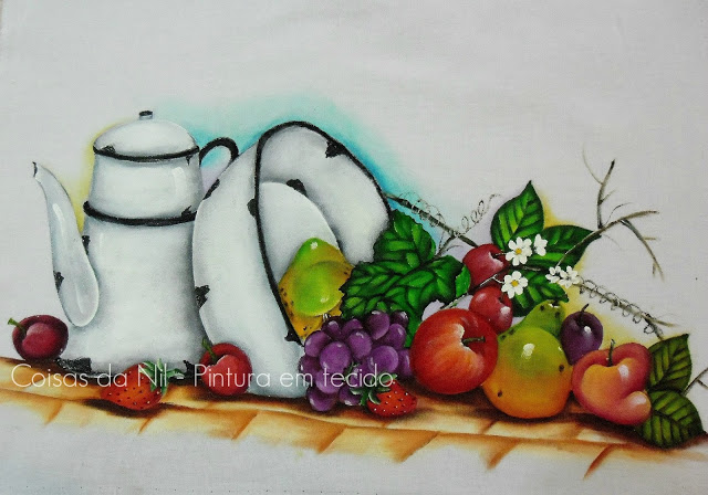 pintura em tecido bule e bacia esmaltada com frutas