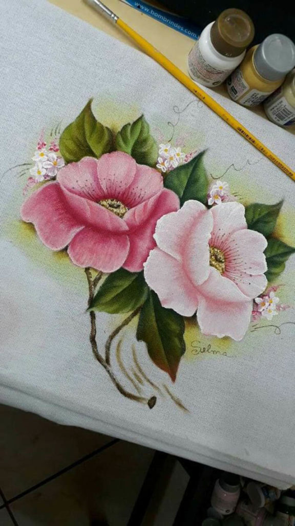 pintura em tecido de flores