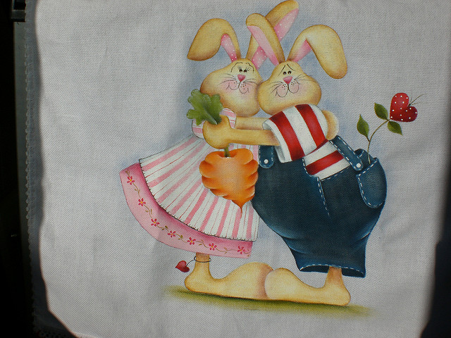 Pintura de coelhos em pano de prato