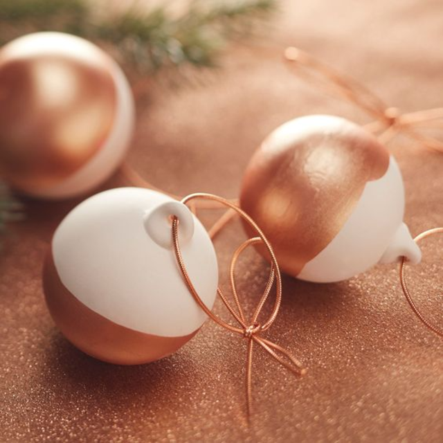 Pintura em bolas de natal